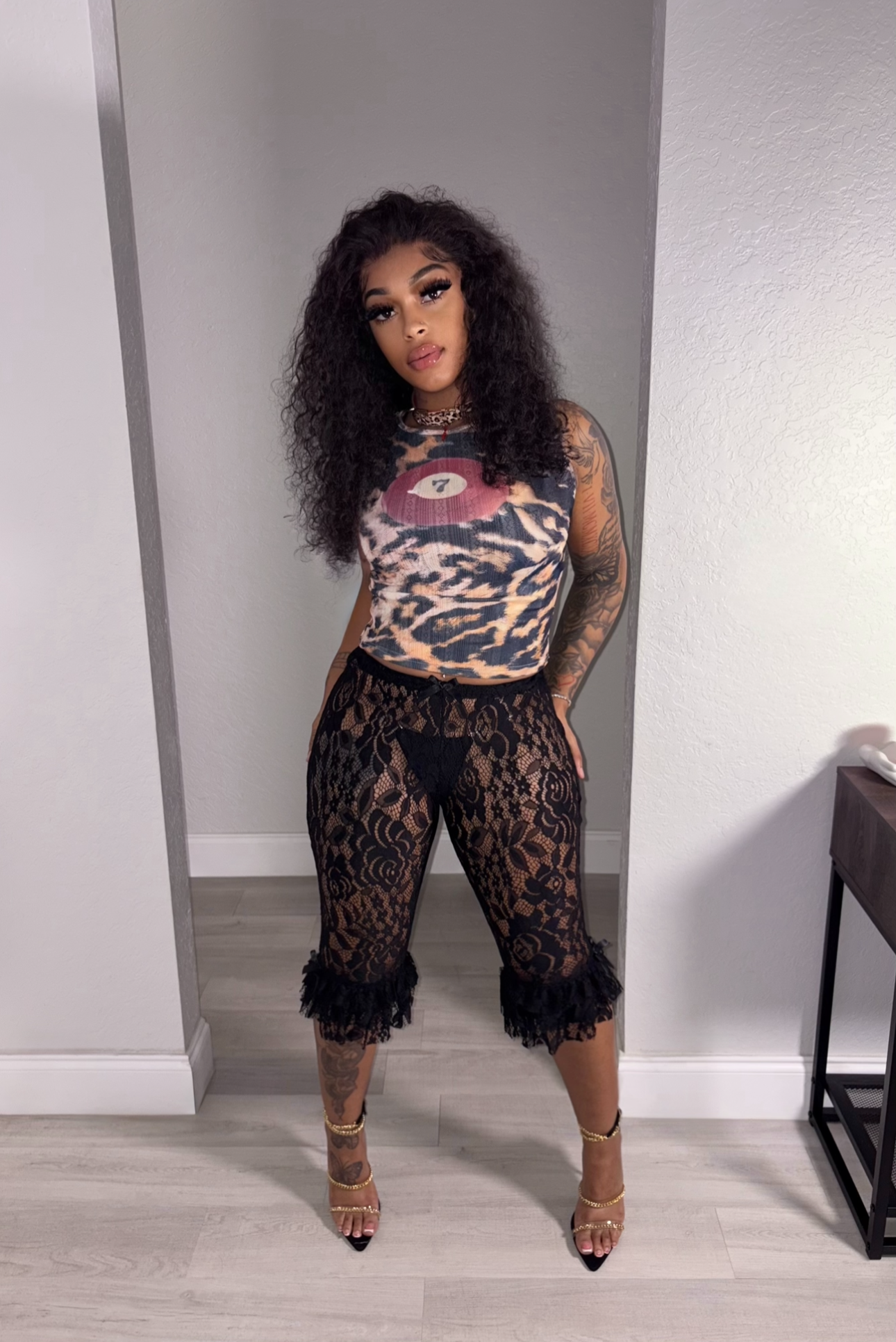 Lace Ruffle Capri Legging