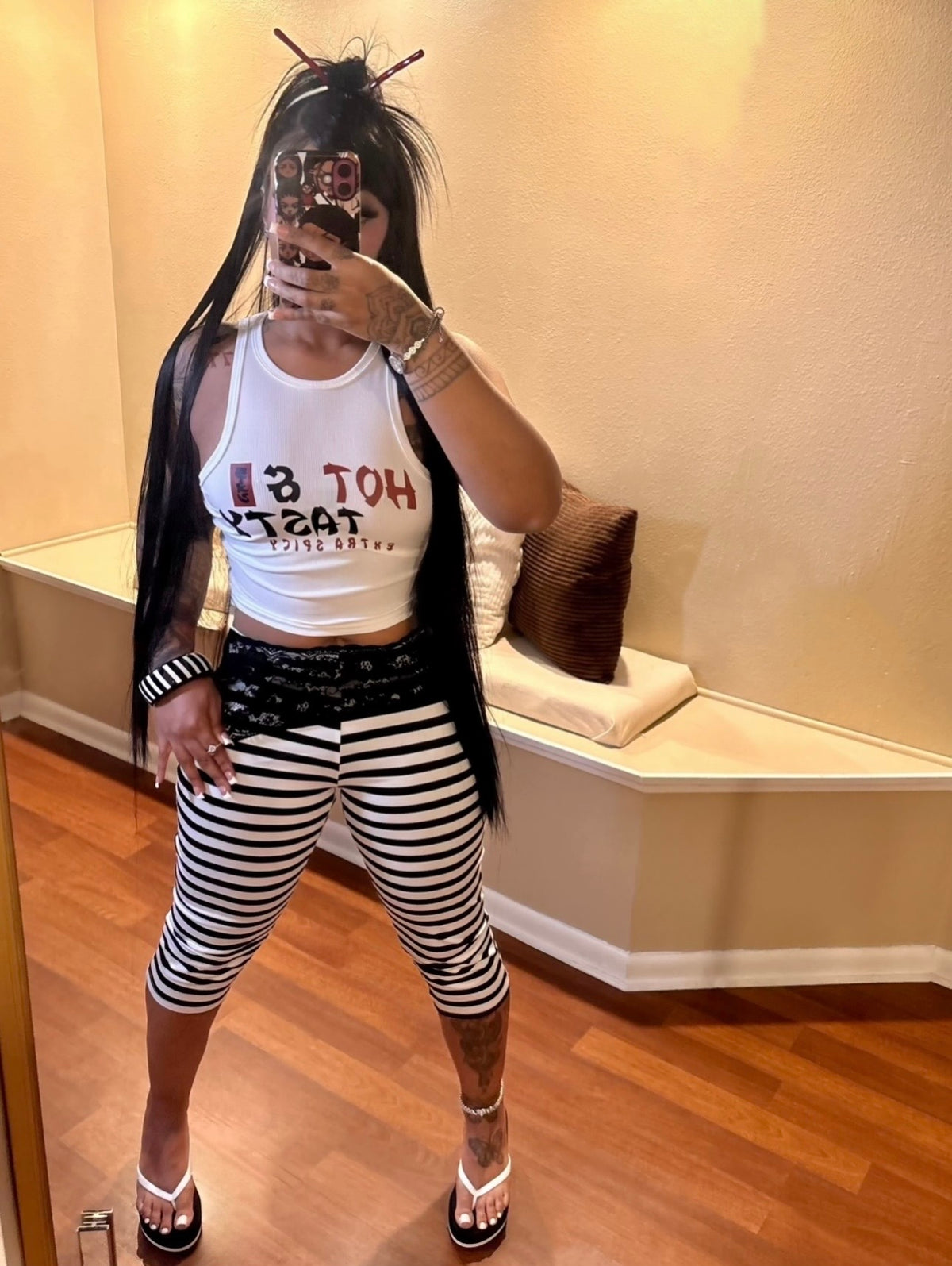 Lace Trim Capri Leggings